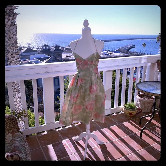 Maggy London Dresses & Skirts - Cute Maggy London halter dress.  Size 2